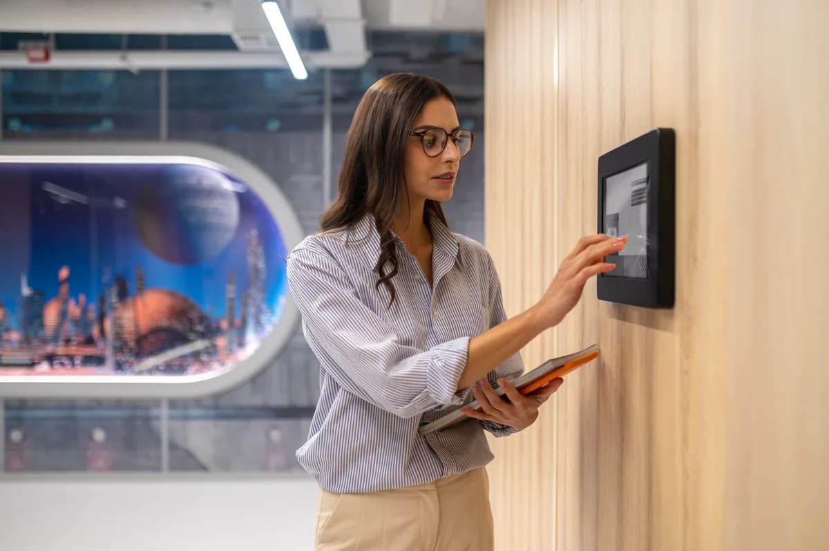 Commercial intrusion arming keypad for alarm system